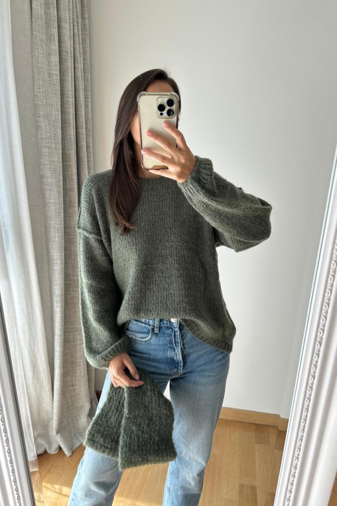 SWEATER CON BUFANDA