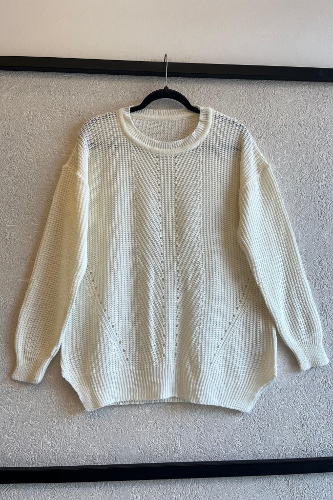 MUESTRA - SWEATER CALADO AL FRENTE