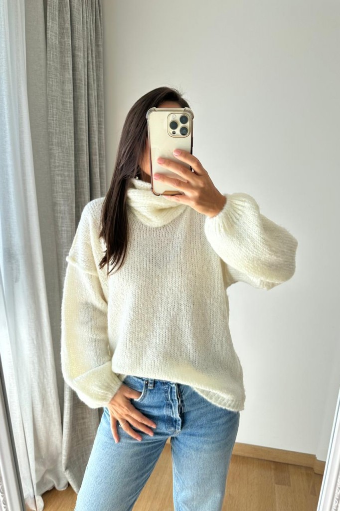 SWEATER CON BUFANDA