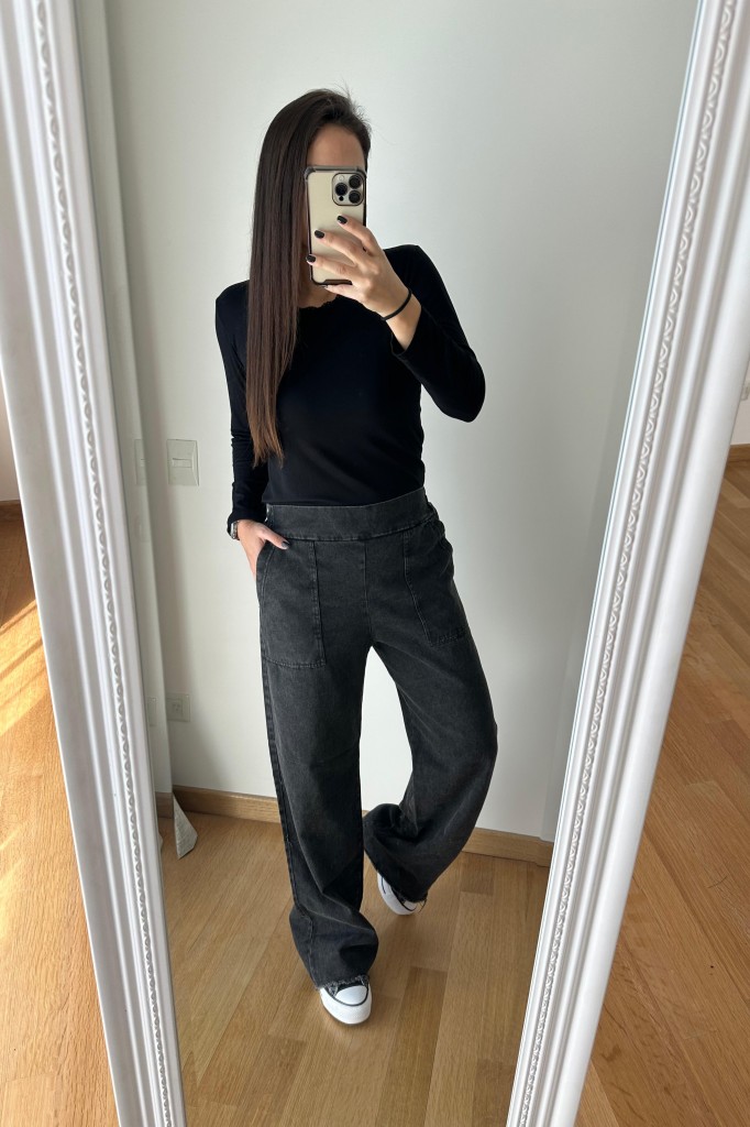 PANTALON DE JEAN CON APLIQUE