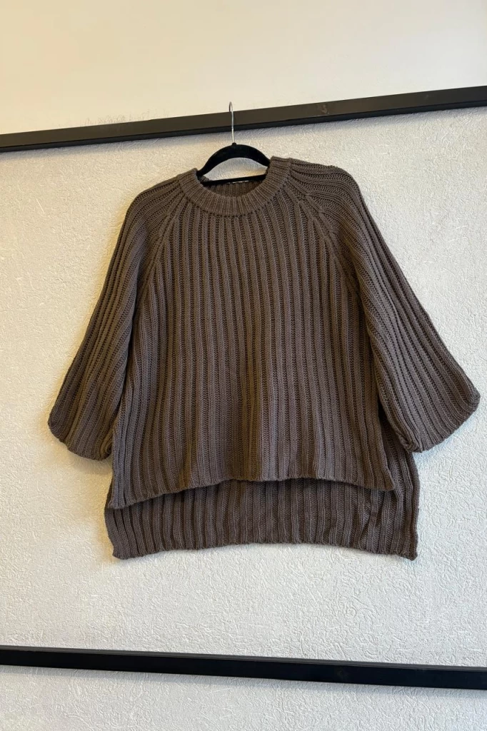MUESTRA - SWEATER DE LANA CON TAJO