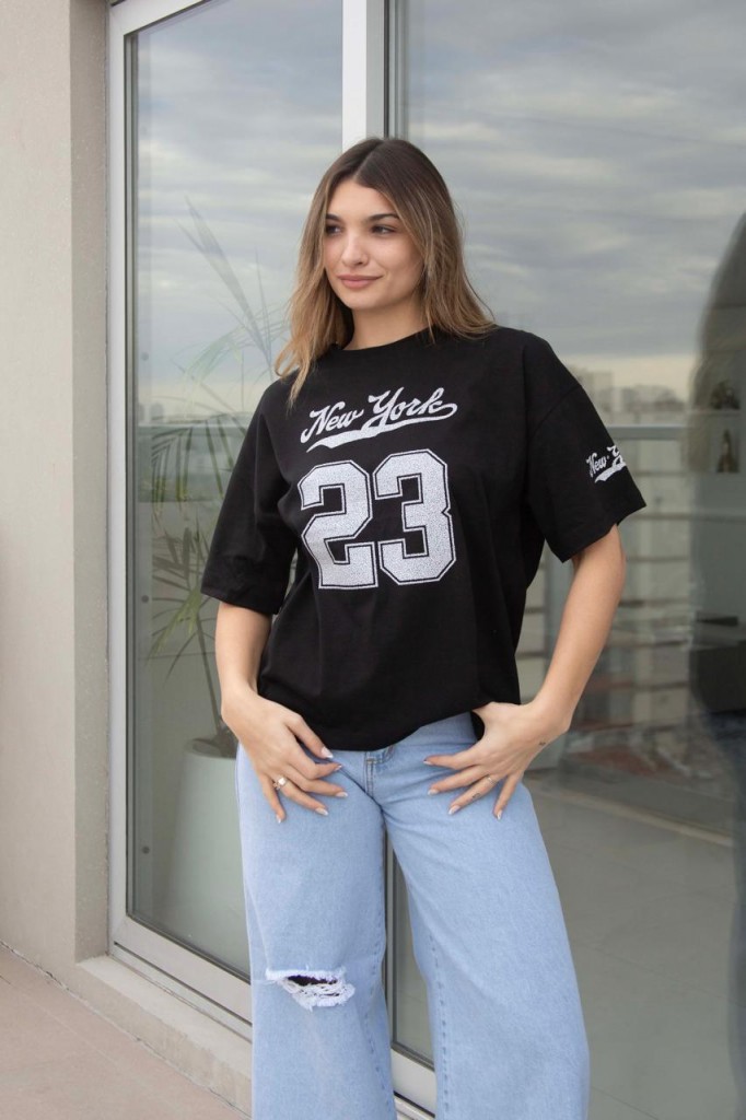 REMERA BOX LISA ESTAMPADA: NEW YORK