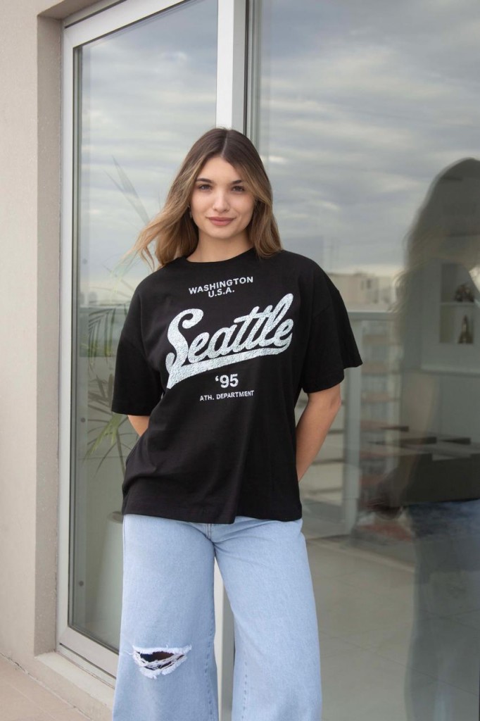 REMERA BOX LISA ESTAMPADA: WASHINGTON