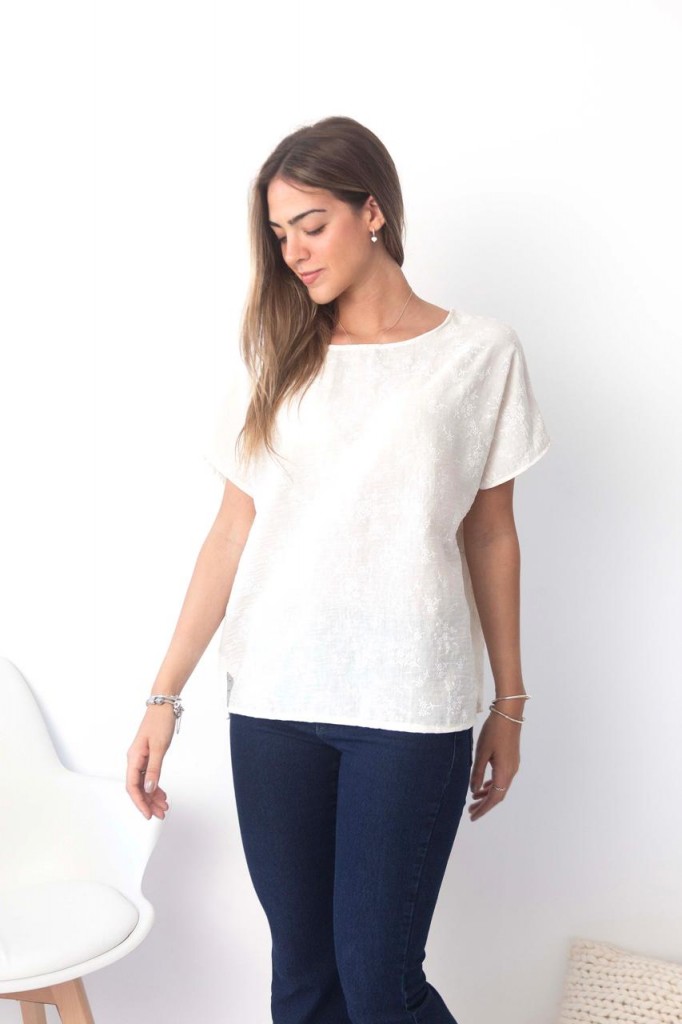 REMERA FLOR SIMIL LINO