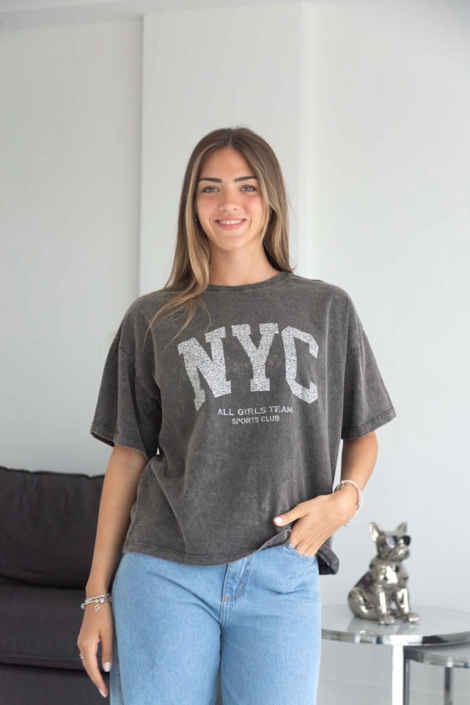 REMERA BOX ESTAMPADA: NYC
