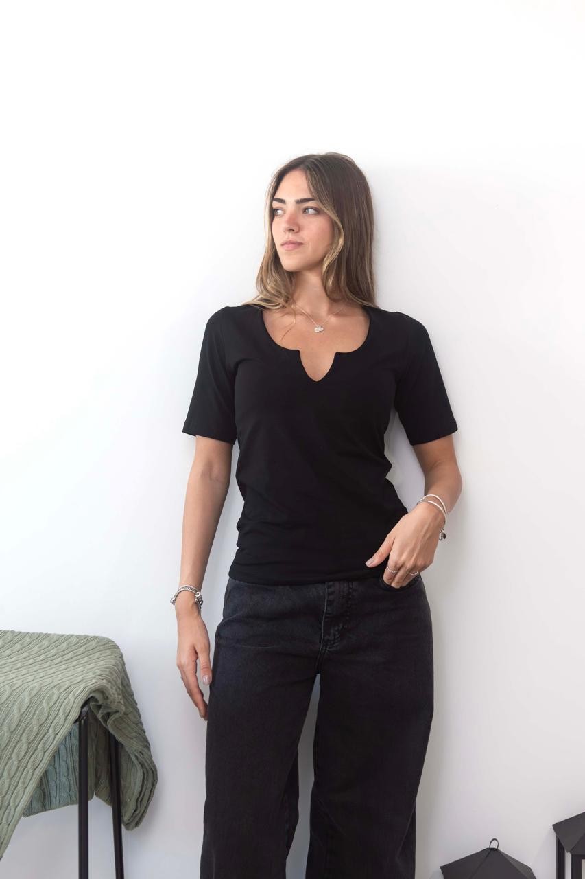 REMERA MORE