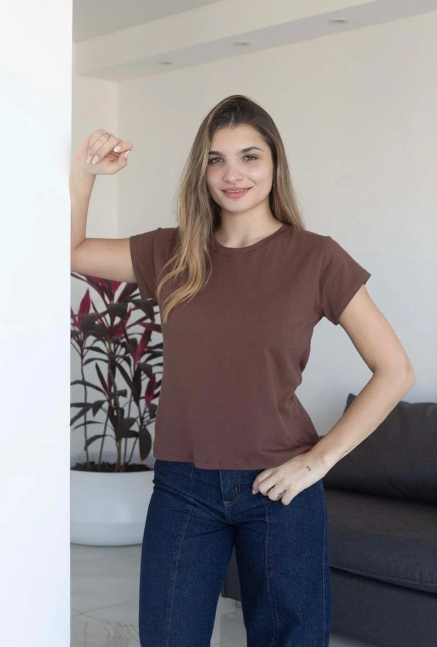 REMERA MICA ESCOTE REDONDO