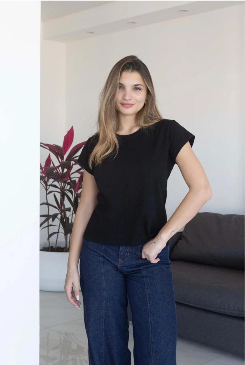 REMERA MICA ESCOTE REDONDO
