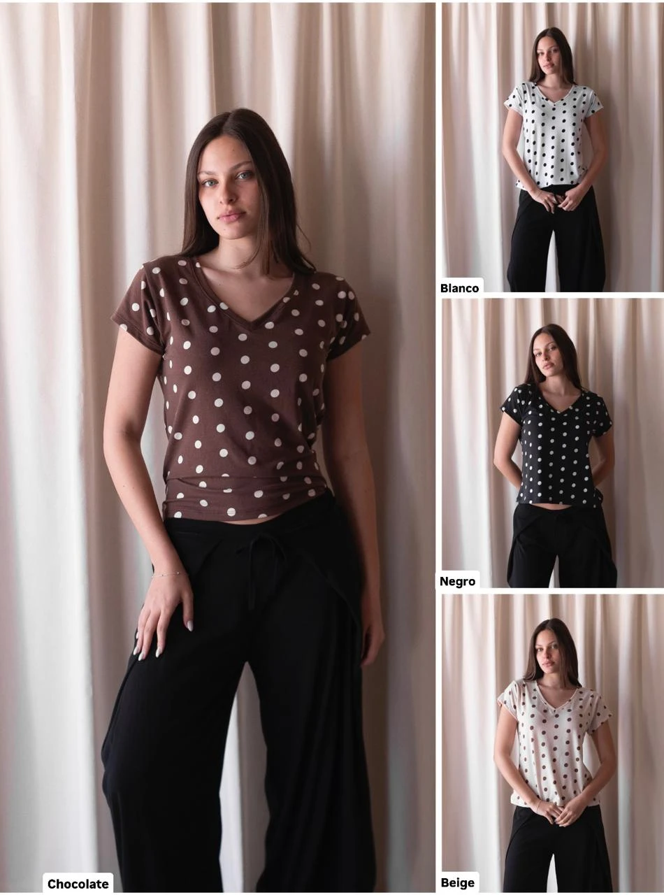 REMERA MICA ESCOTE V LUNARES