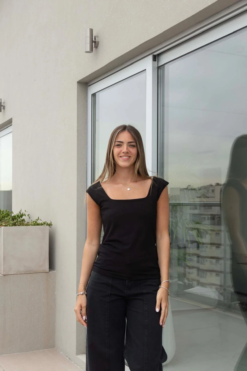 MUSCULOSA ESCOTE CUADRADO