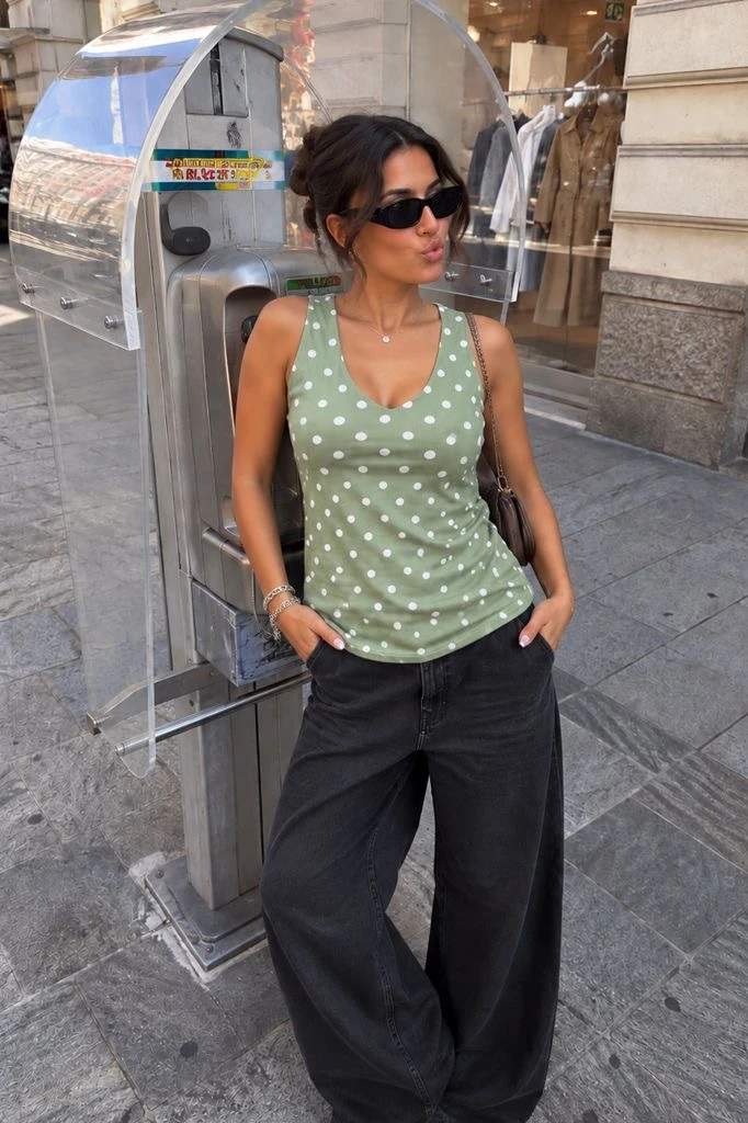 MUSCULOSA LUNARES ESCOTE V MORLEY
